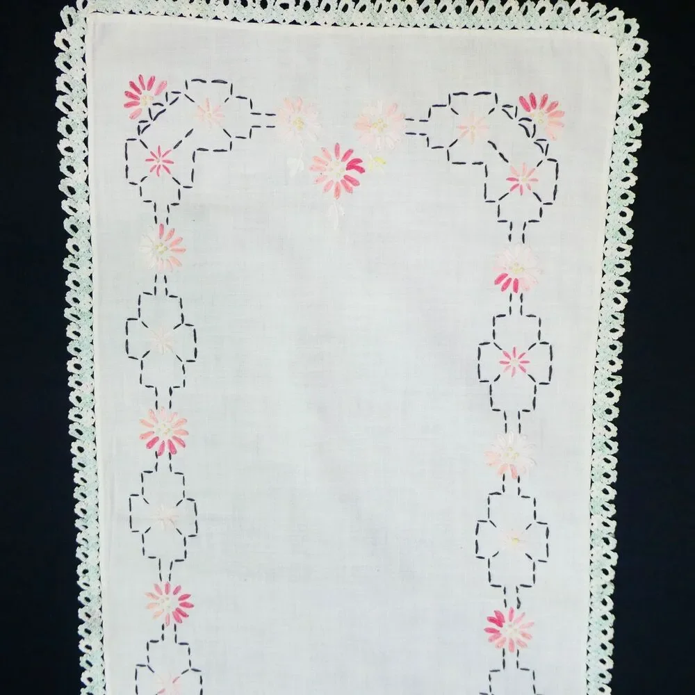 Set‎ of 4 Vintage Embroidered Linens Table Dresser Oval Rectangle Crochet Edge